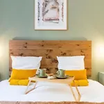 Marais-Air Conditioner-2 Bedroom-Quiet
